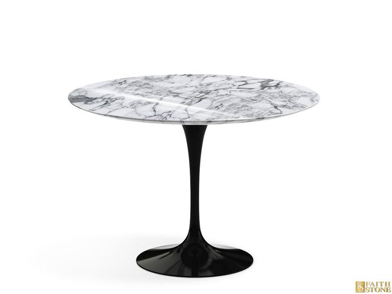 Table de salle à manger en marbre avec base en métal