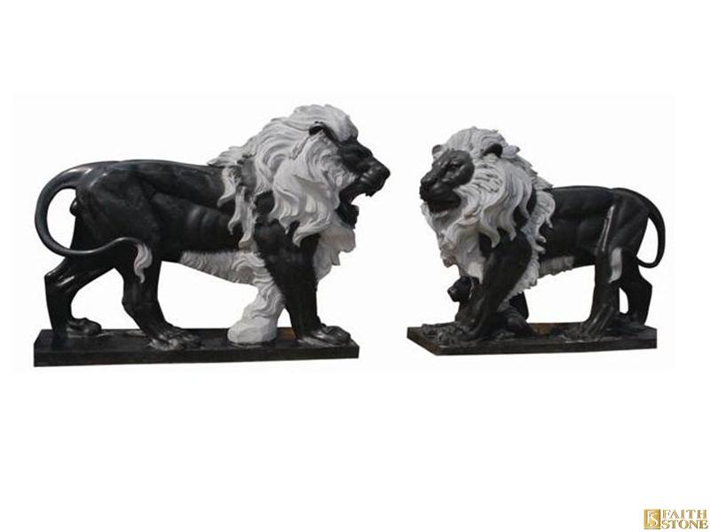 Statues de lions en marbre