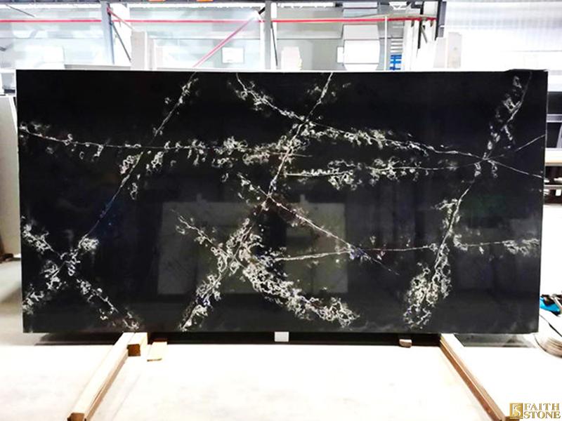 Dalle de quartz noir glacé